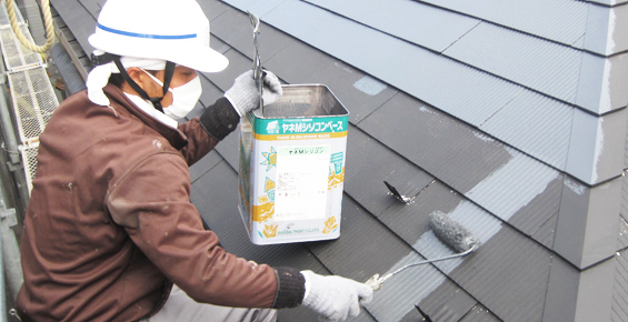 屋根の塗装作業
